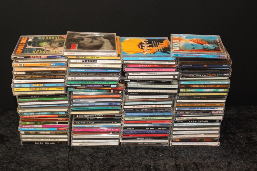 Lot ca 100 CD