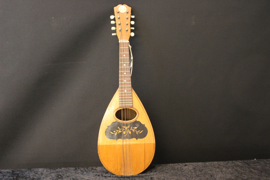 Herman Carlson Levin Mandolin med rund baksida